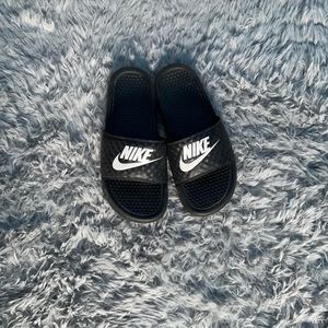 black nike slides